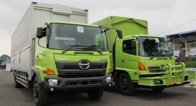 Truk Hino Ranger-baru hijau