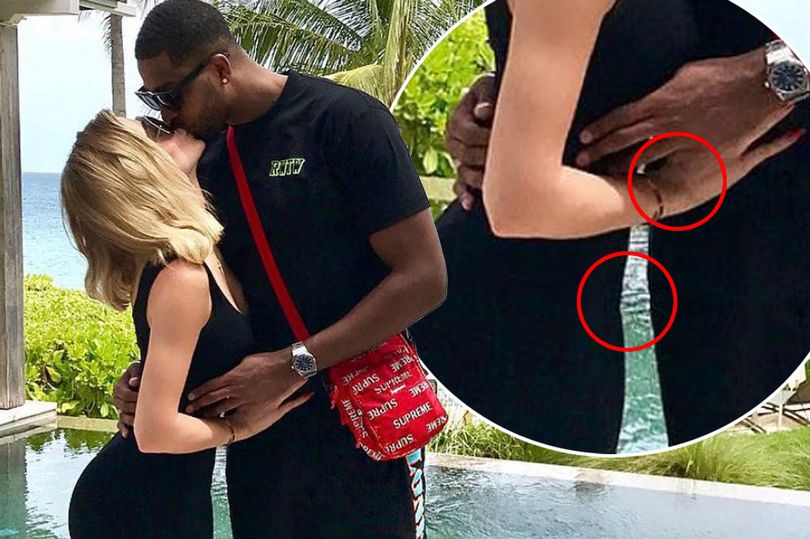 Fans Spot Something Weird About 'Pregnant' Khloe Kardashian'...