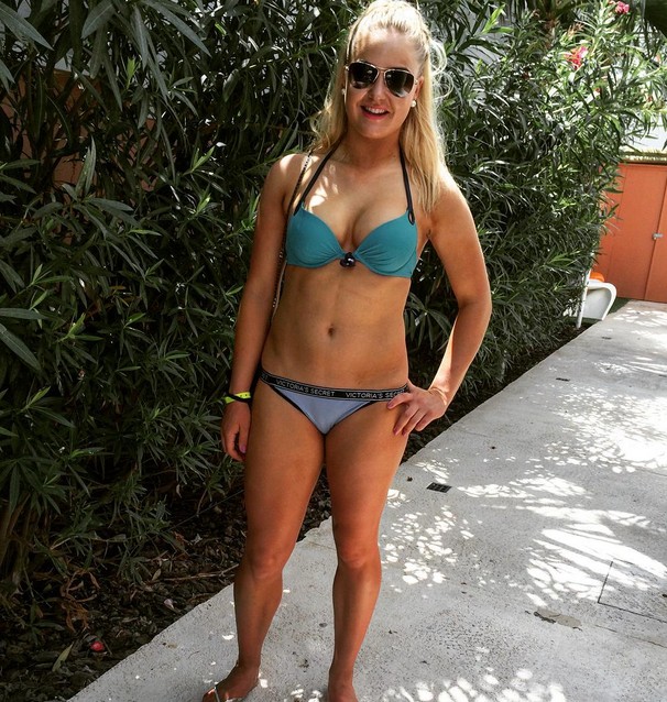 Bikini brooke henderson Brooke Shields