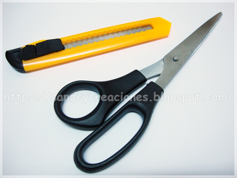 Tijeras y cúter