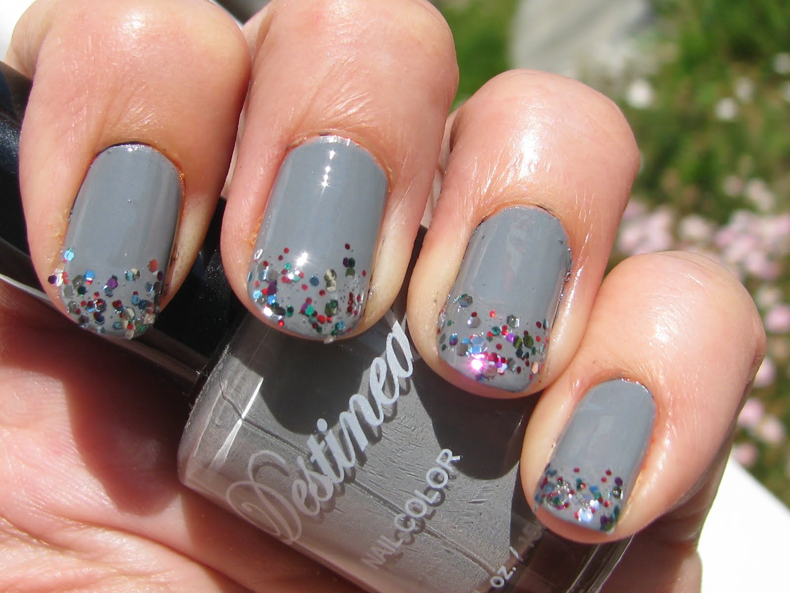 Raindrop Nails: Grey With Sparkle Tip