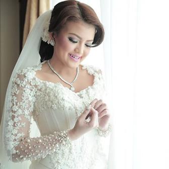 Model Gaun Pesta Kebaya Putih Terbaru Ivan Gunawan