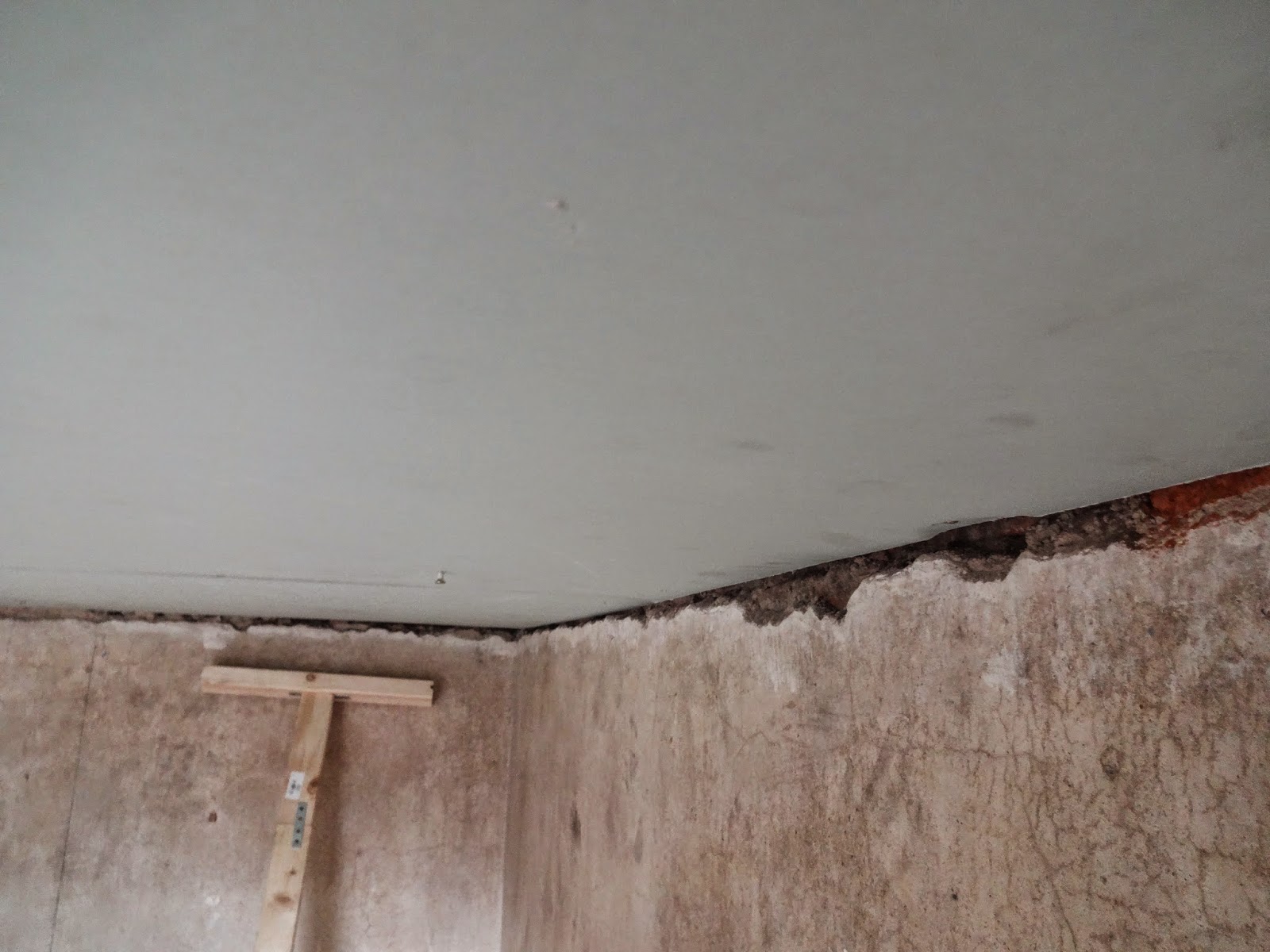 How To Fill That Gap Between The Ceiling And Wall