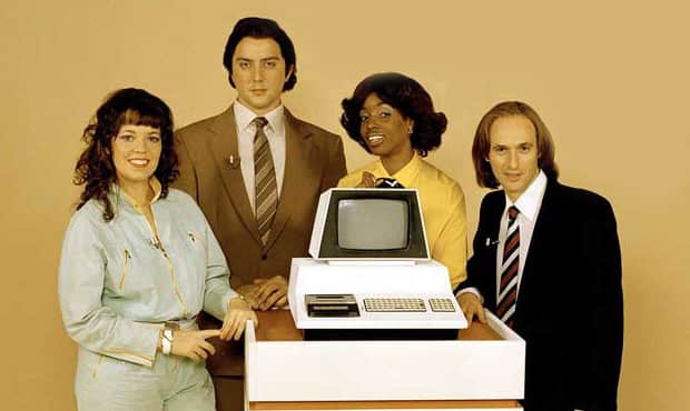 Look around 3 4. Фразовые глаголы путешествия. Look around картинка. Фразовые глаголы в английском языке look. Шоу комедийные на ббс.