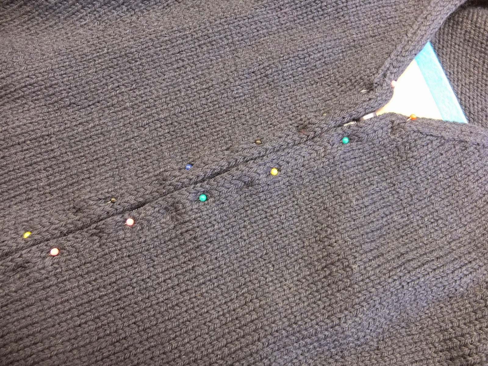 Carolyn Knits A Straightforward Zipper Insertion The Pinning