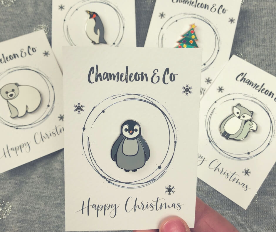 Christmas Gift Ideas For Your Mother In Law | A cute little Christmas pin that is fairly cheap - win!