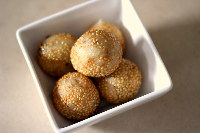 Golden-ish sesame balls (zin deoi) for Chinese New Year