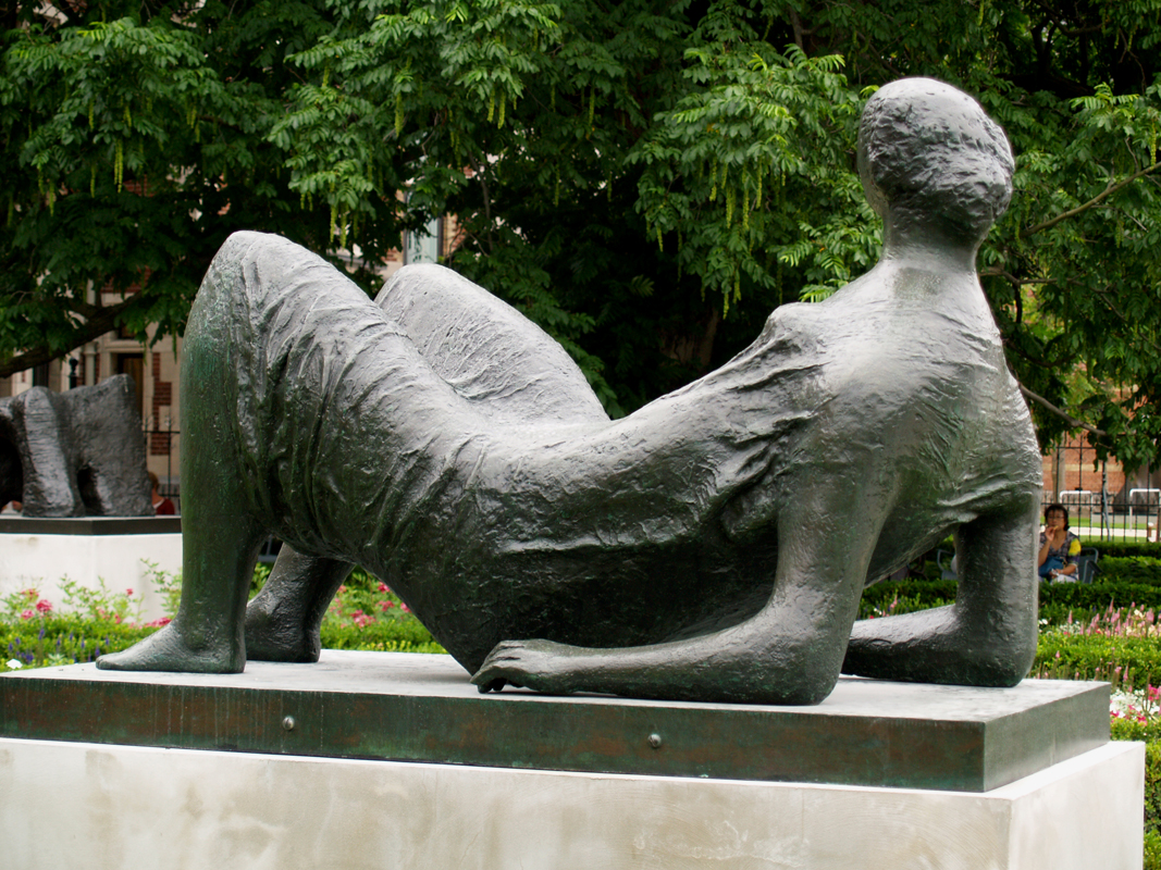 VERBEELDINGSBLOG HENRY MOORE Draped Reclining Figure