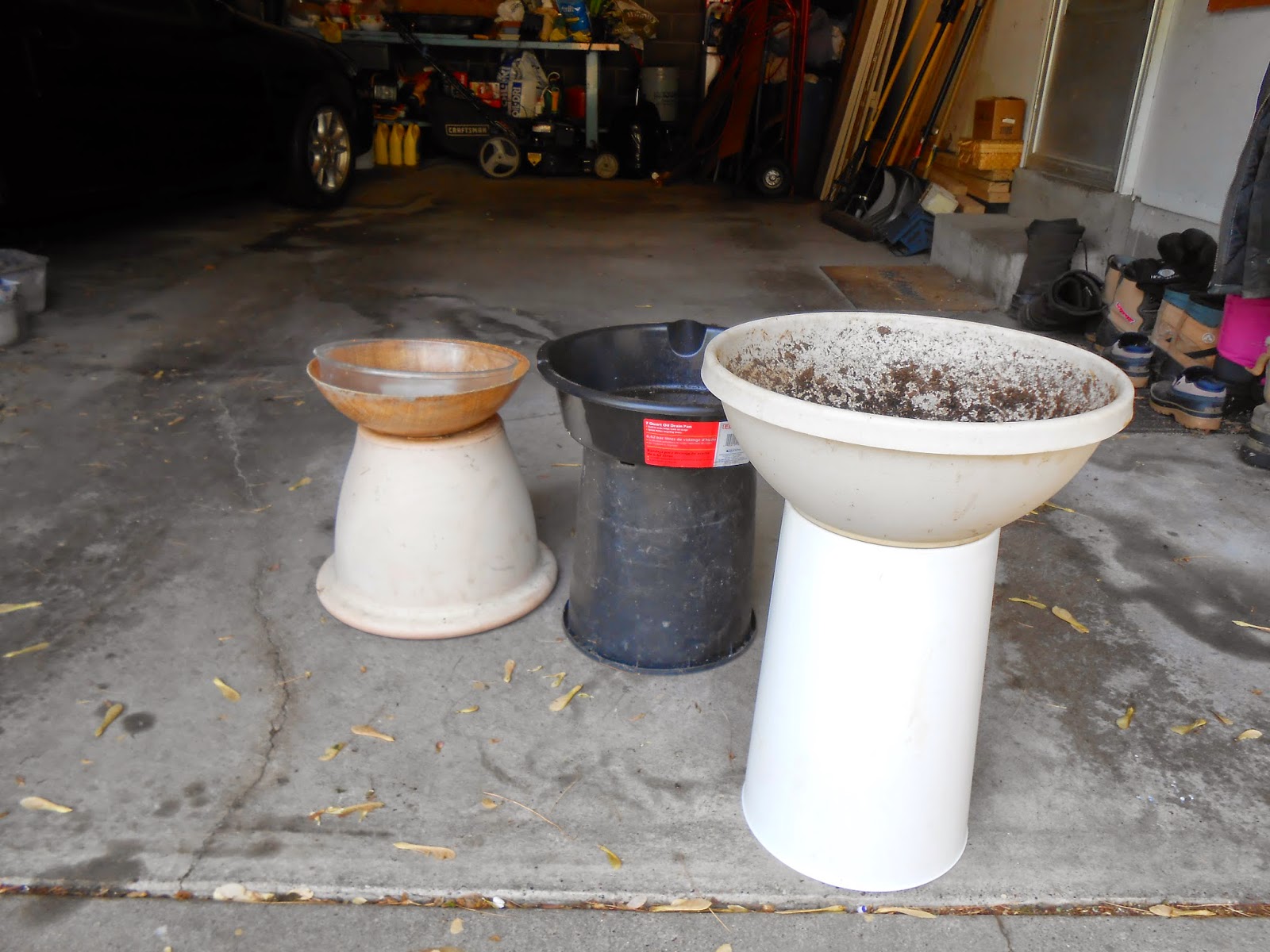 Sproutsandstuff DIY Concrete Birdbath For Less Than Six Dollars