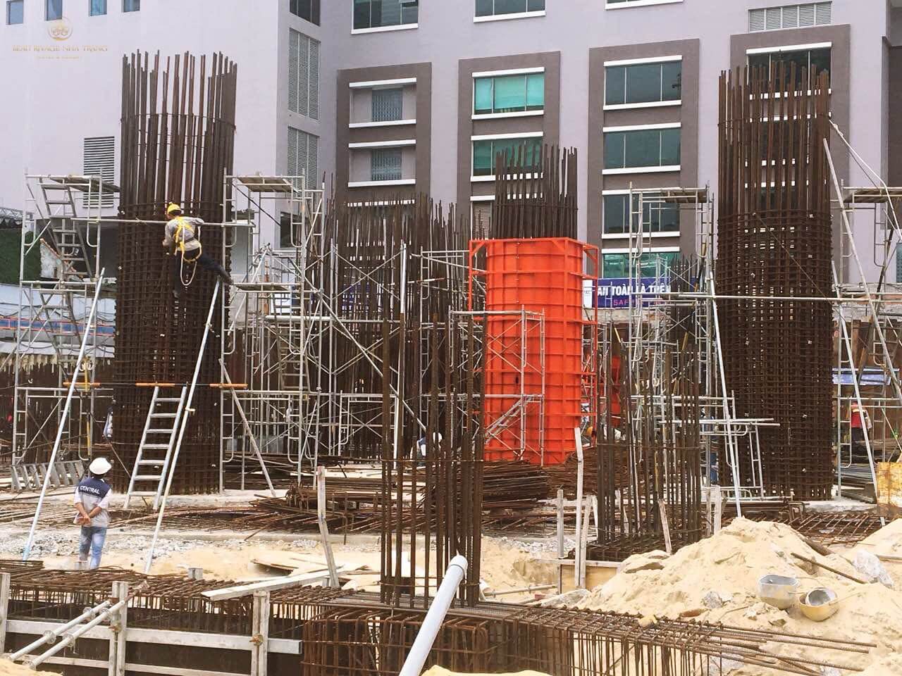 Hình ảnh thực tế dự án 40 Trần Phú đang đổ cột của tầng 1 Hình ảnh thực tế dự án 40 Trần Phú đang đổ cột của tầng 1