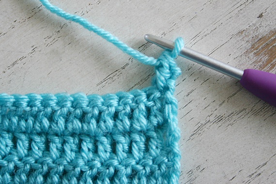 Four Ways to Avoid the Turning Chain Hole when Crocheting by Susan Carlson of Felted Button