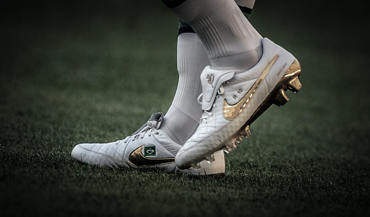 Debuts Nike Tiempo Legend Ronaldinho 'Touch Gold' Boots - Footy Headlines