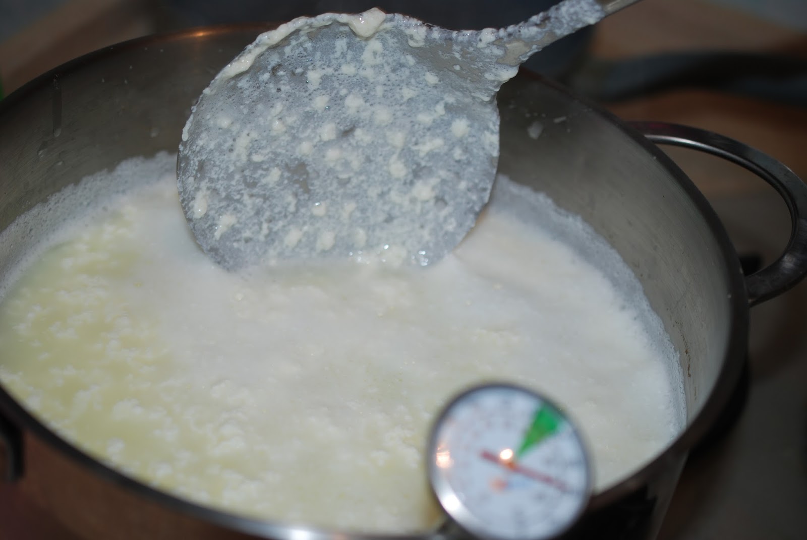 Столовая ложка творожного сыра