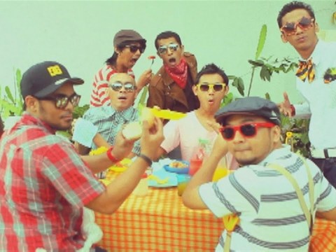 Lirik Lagu Tetap Semangat - Bondan Prakoso & Fade2Black | Mabes Lirik