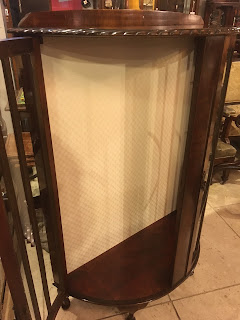 №9836ハーフムーンキャビネット　クロス張替え後