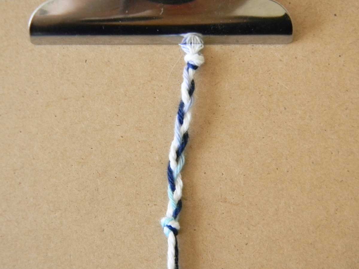 Bracelet en fils simple et rapide Bracelet en fils simple et rapide