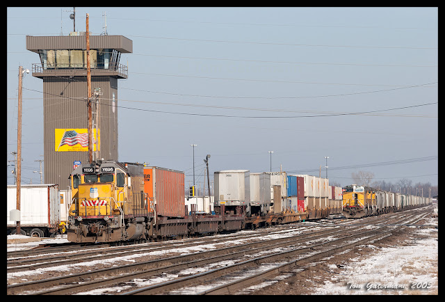 UP Y696 switches an intermodal train in Dupo Yard.