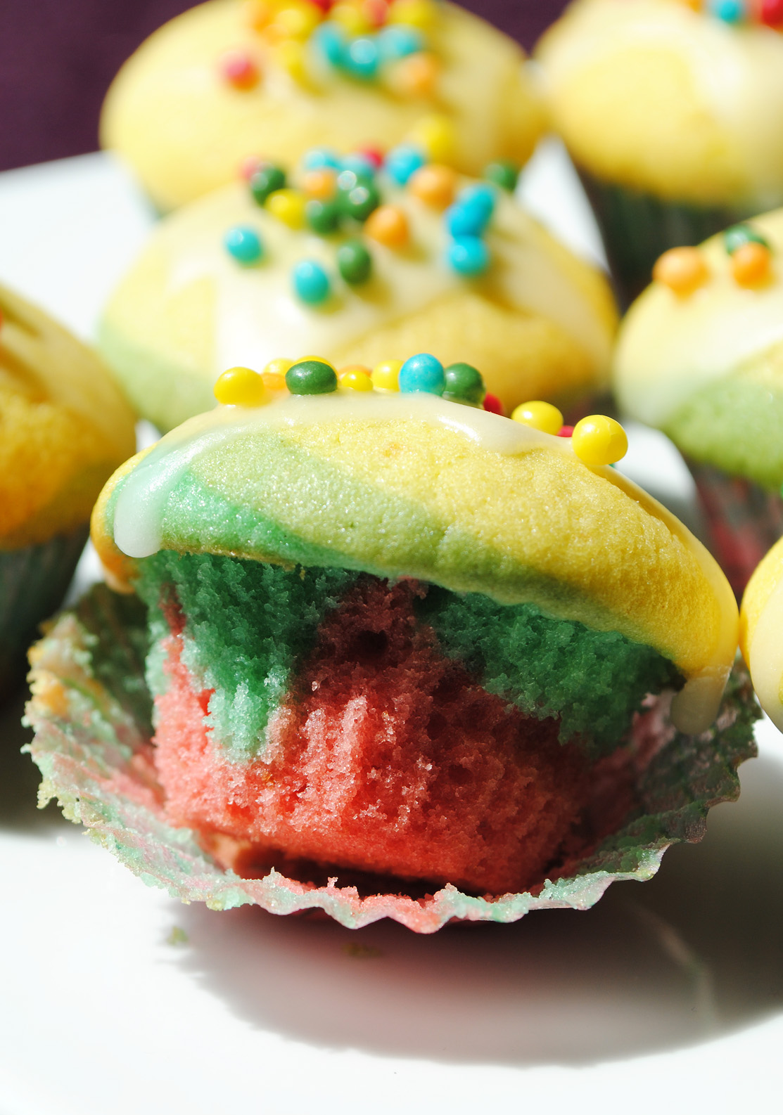Küchenzaubereien: Mini Regenbogen-Muffins