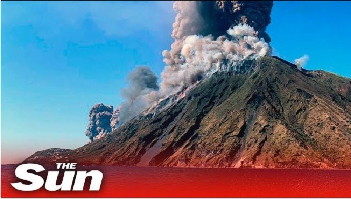 Η στιγμή της έκρηξης στο ηφαίστειο Στρόμπολι (βίντεο) Η στιγμή της έκρηξης στο ηφαίστειο Στρόμπολι (βίντεο)
