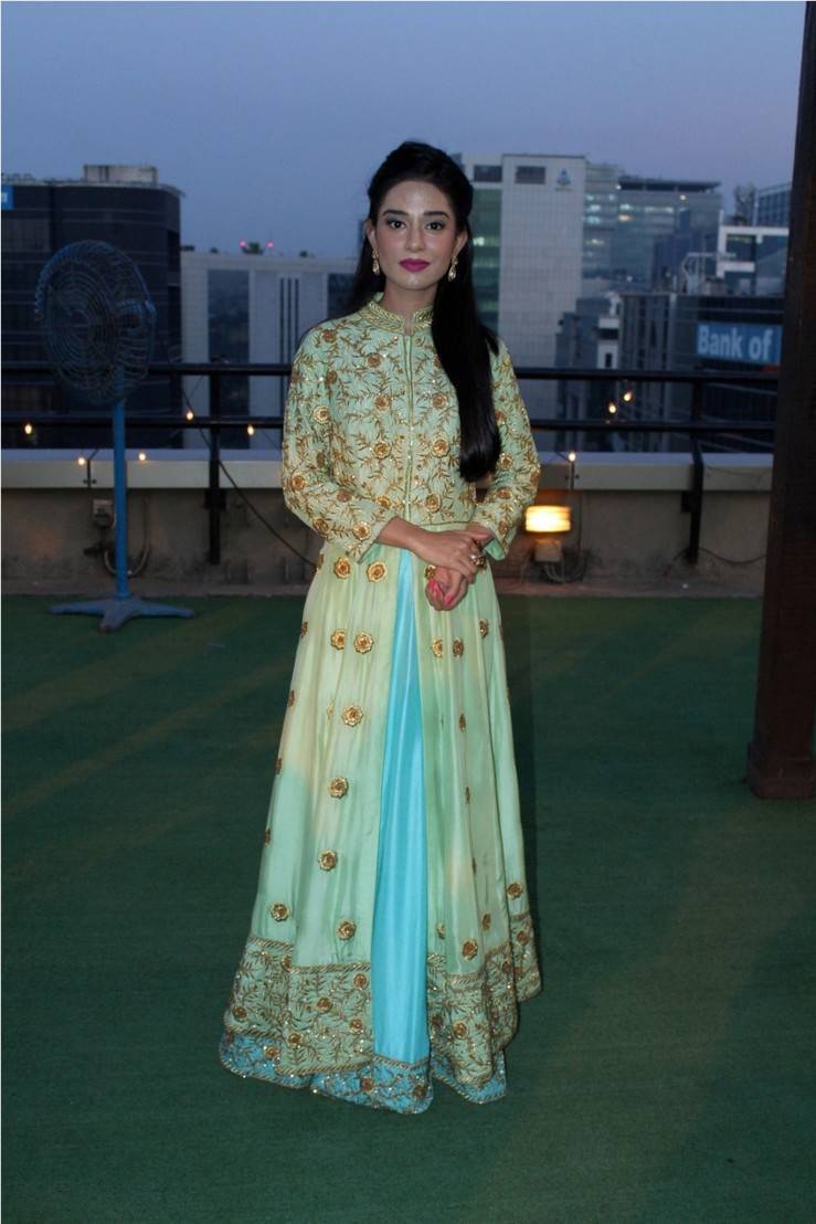 Bollywood Actress Amrita Rao Stills In Green Dress