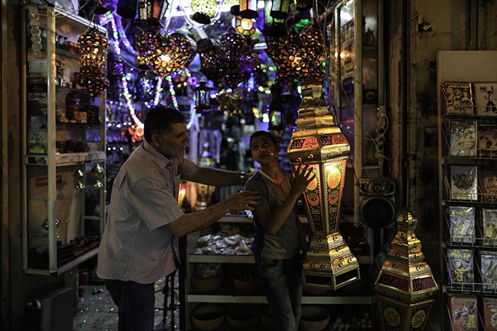 ترفيه وتسلية جمال زينة رمضان واستقباله في القدس