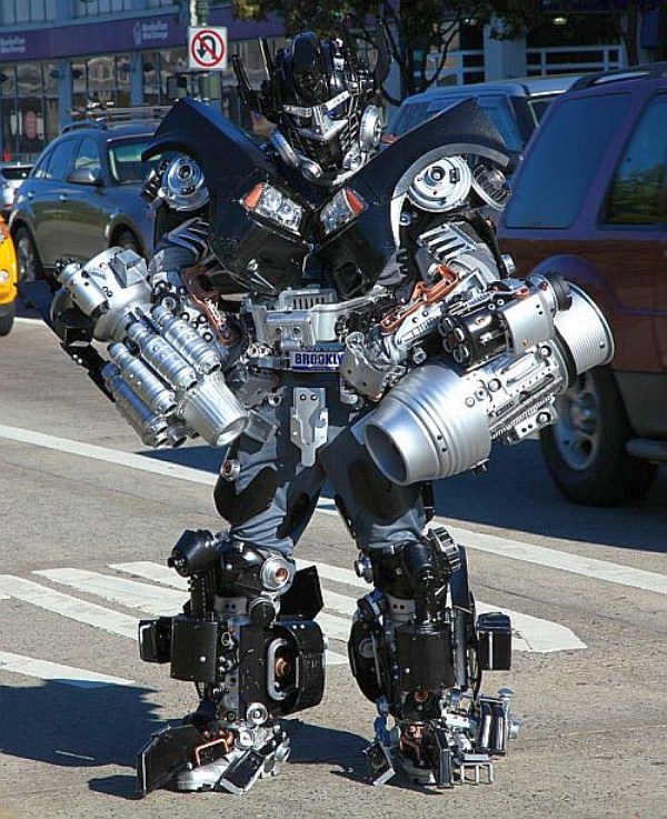 AWESOME BLOG AWESOME FANS.. AMAZING TRANSFORMERS COSTUMES (12 photos)