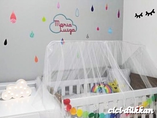 bebek kapı süsü-isimli yine bir beşik yan duvarında yağmur damlaları arasında bir bulut :)