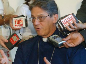 Arcebispo é denunciado por acobertar casais homoafetivos em mosteiro na Paraíba