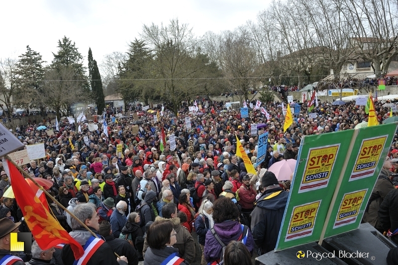 Valérie et félicienne Blachier Barjac 2016 contre le gaz de schiste photo pascal blachier