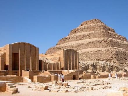 Saqqara: Una escalera al cielo y al infierno