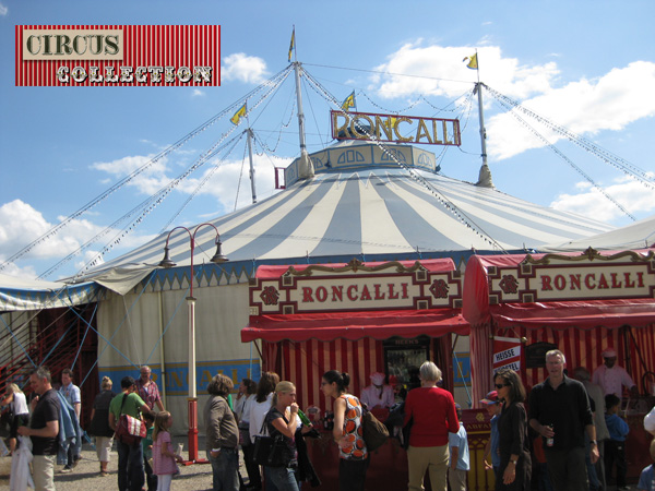 le chapiteau et les stands des vendeurs de gourmandises du cirque Roncalli