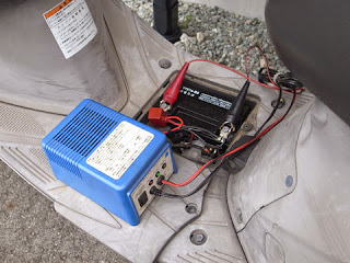 今回の台湾ユアサバッテリー早々に元気がなくなりました。 アドレスV125Gに搭載中のYTX7A-BS台湾ユアサバッテリー