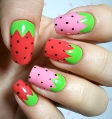 Diseño de uñas Foto de uñas con diseño de fresa