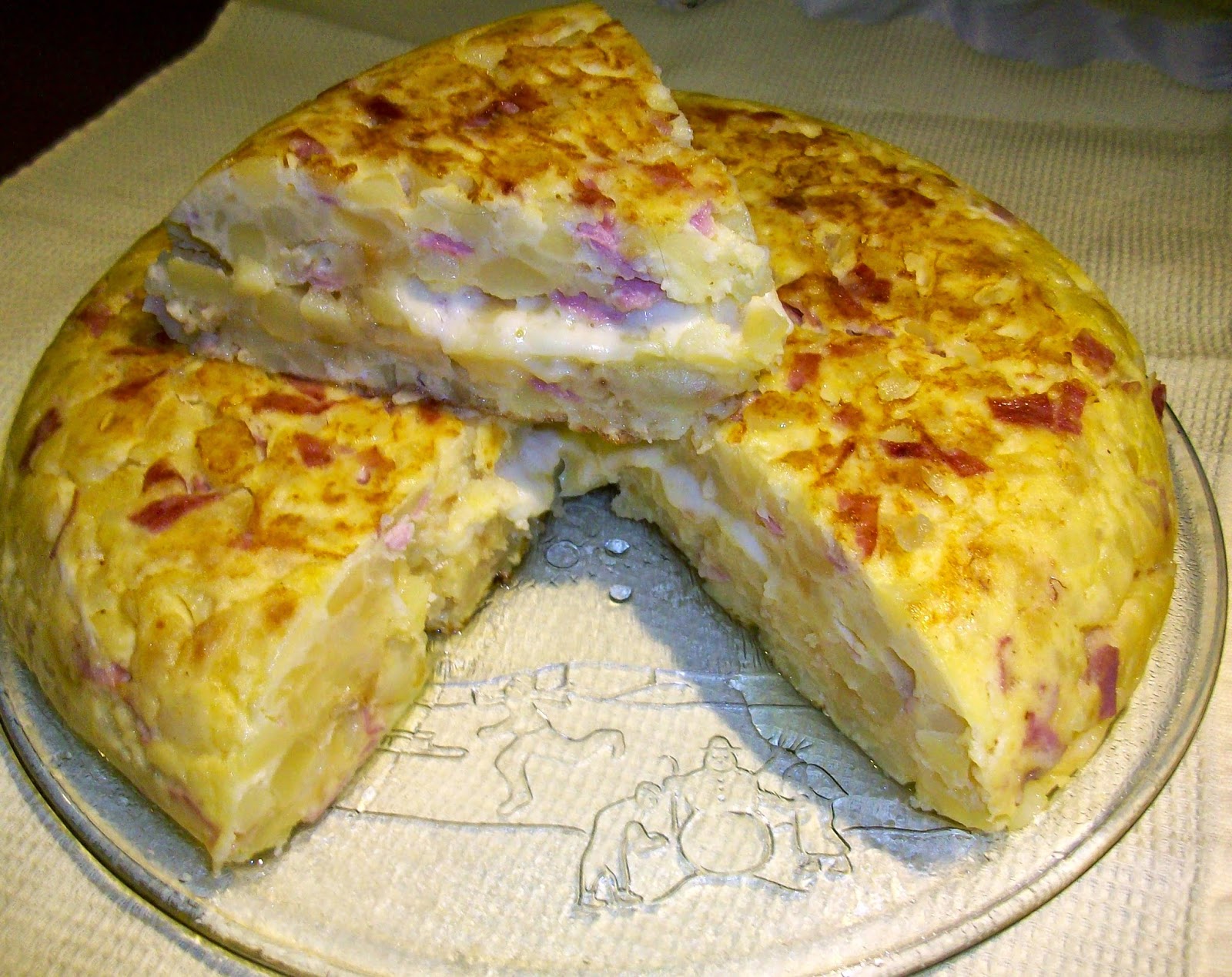 RECETAS DE MI MADRE Y MIAS Tortilla de patata rellena de queso, jamon