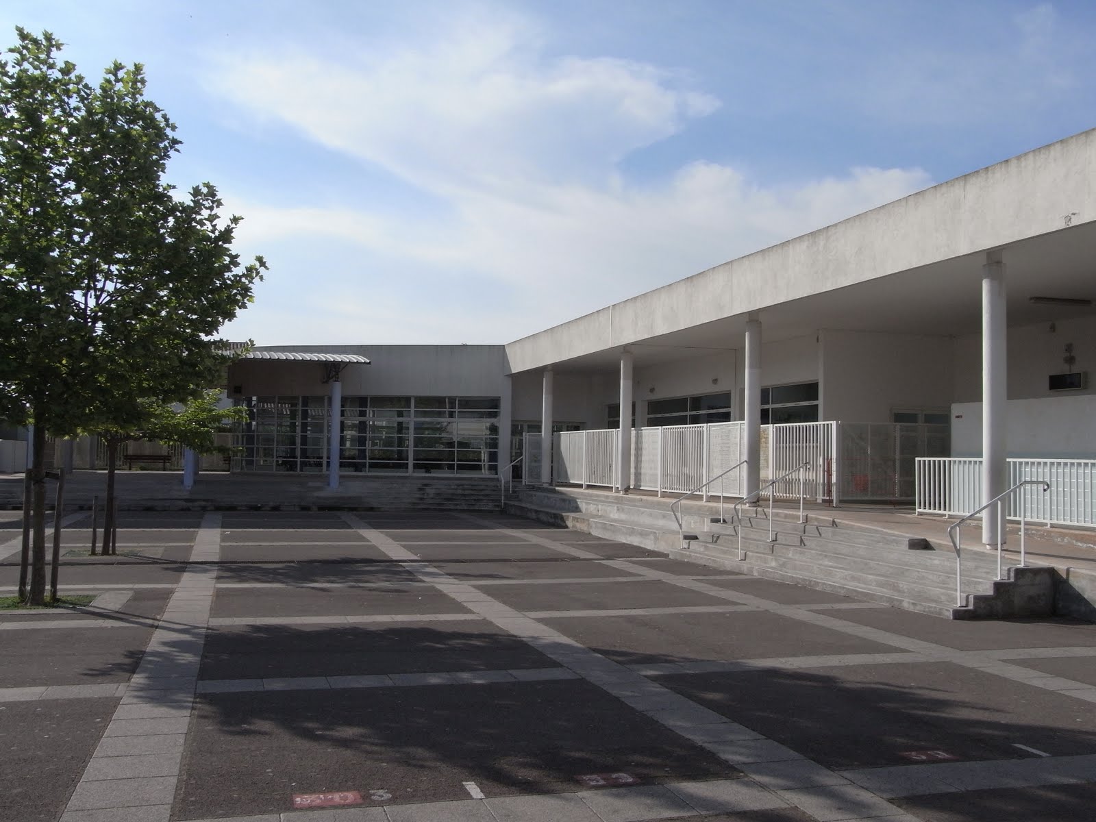 BLOG des CM2 de 20102011 de l'école Jean Janin On a visité le collège