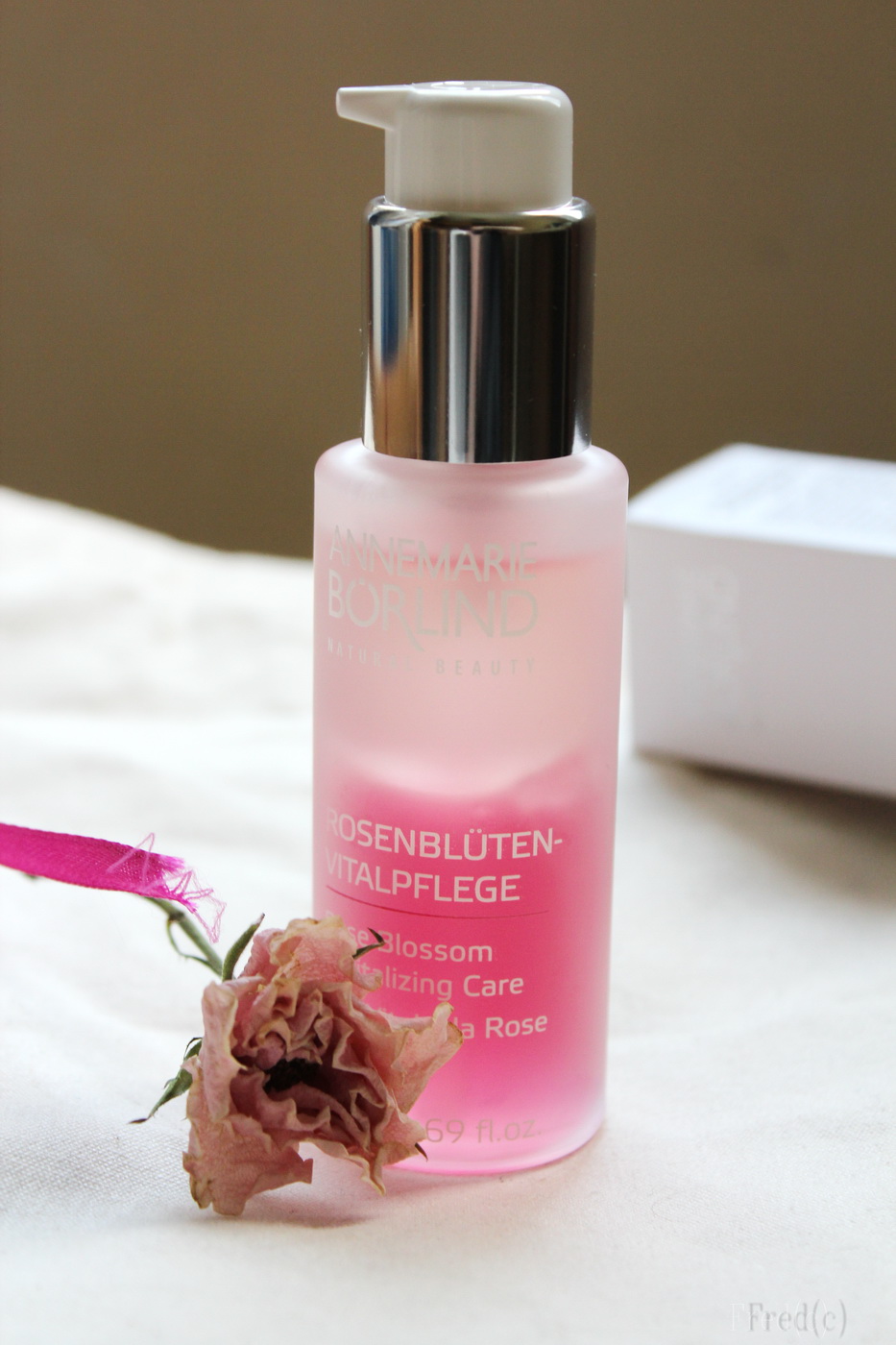 розовая сыворотка. сыворотка с розовой водой для лица в белорусской косметике. розовая сыворотка. розовая сыворотка. розовая сыворотка.