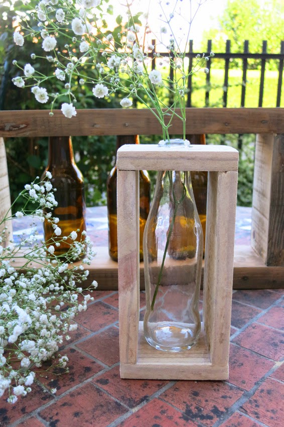 Diy candelabros o floreros con botellas y madera de palet3