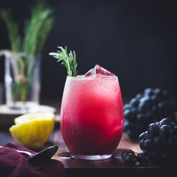 Zinfandel grape, rosemary and gin crush cocktail recipe