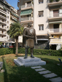 ανδριάντας του Κρητικού Μακεδονομάχου στη Θεσσαλονίκη