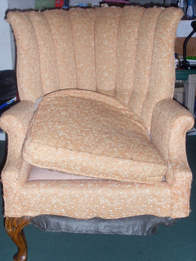 Home & Craft Luxe: The 3-Legged Chair