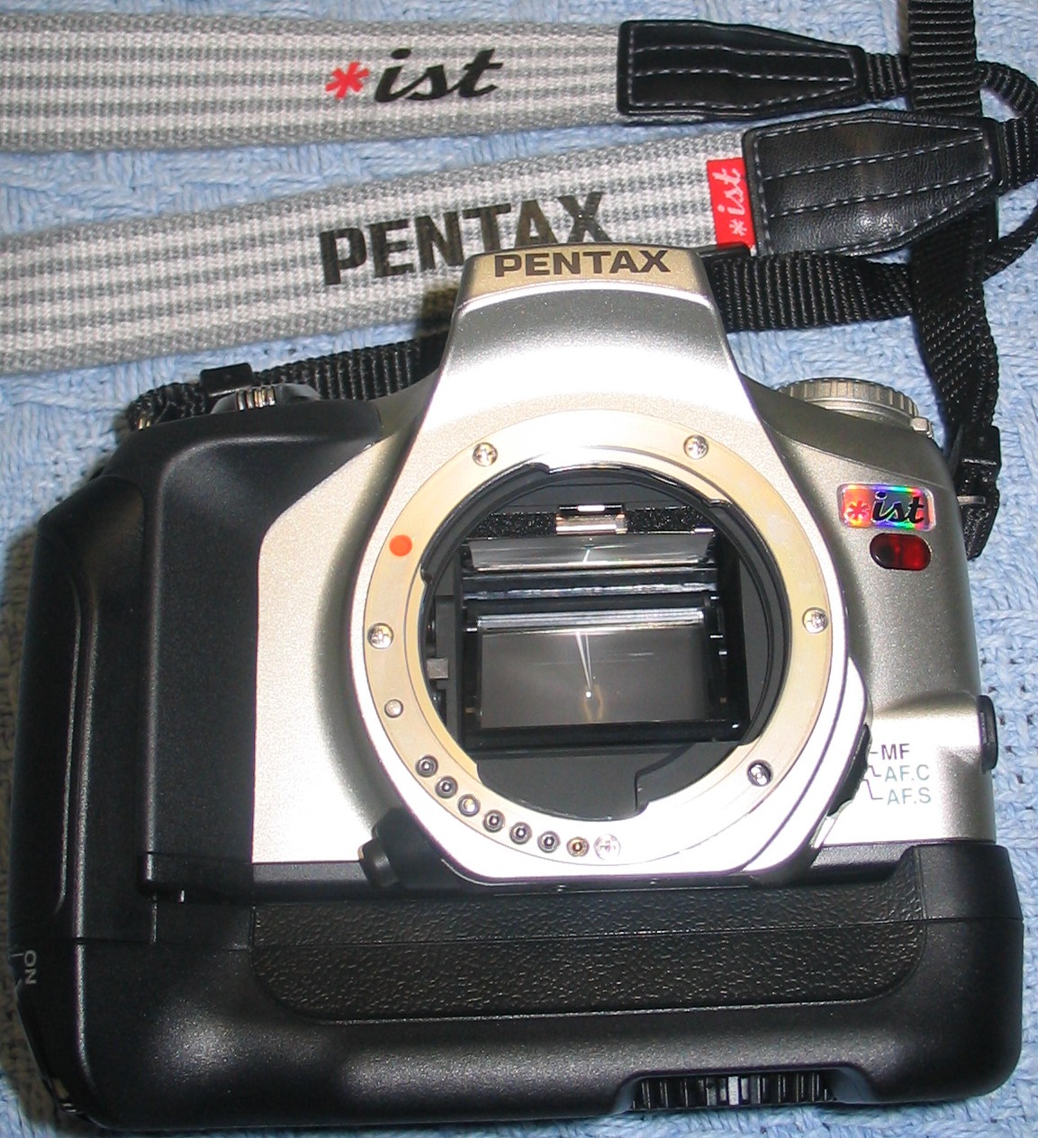 The Chens The User’s Review Pentax *ist (Starist) 35 mm Film SLR