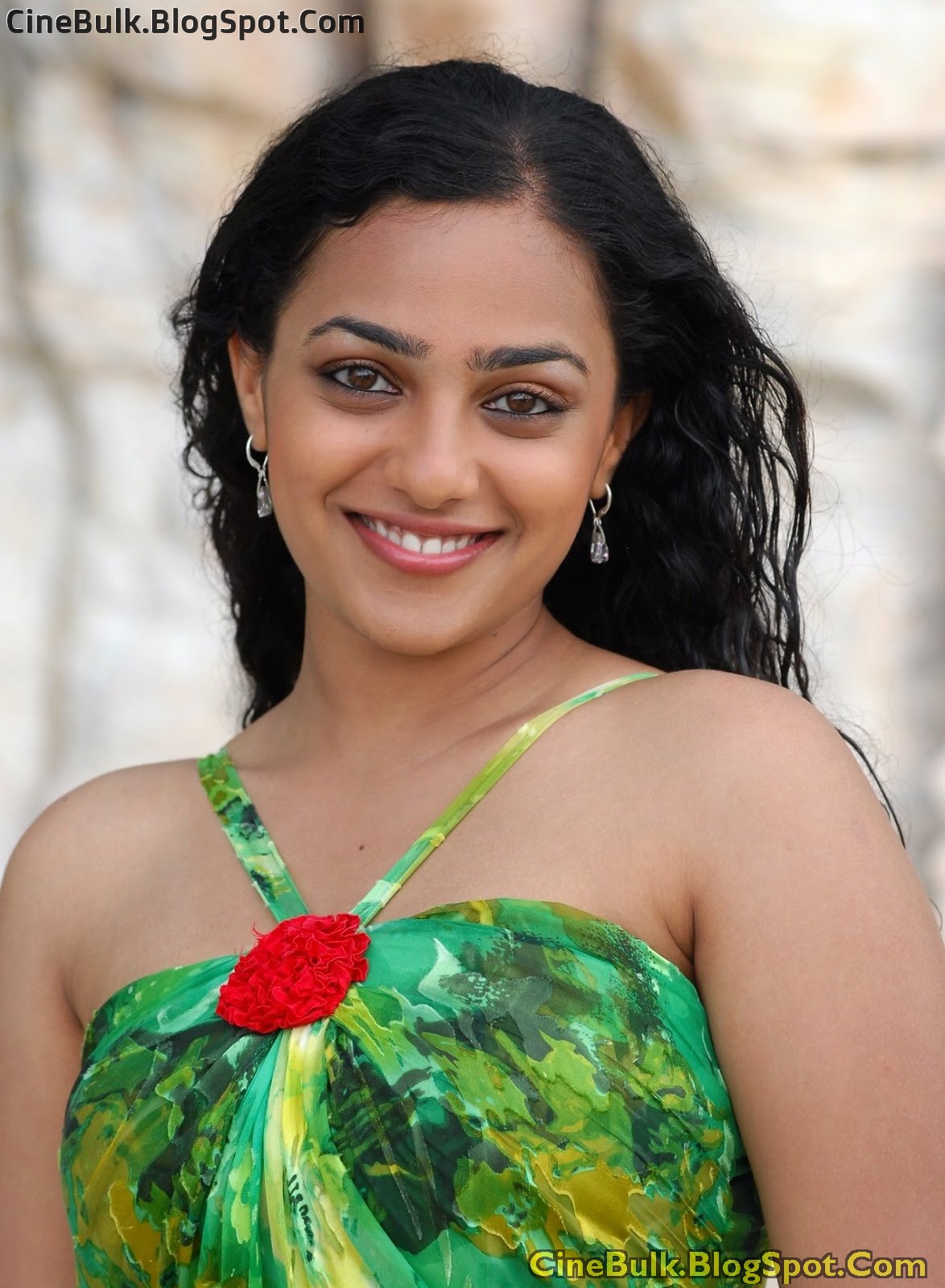 Actress Nithya Menon Hot Arm and Upskirt thighs (Legs