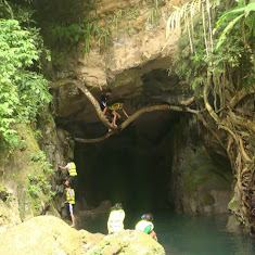 LOMPAT DARI RANTING dan MASUK KEDALAM GOA