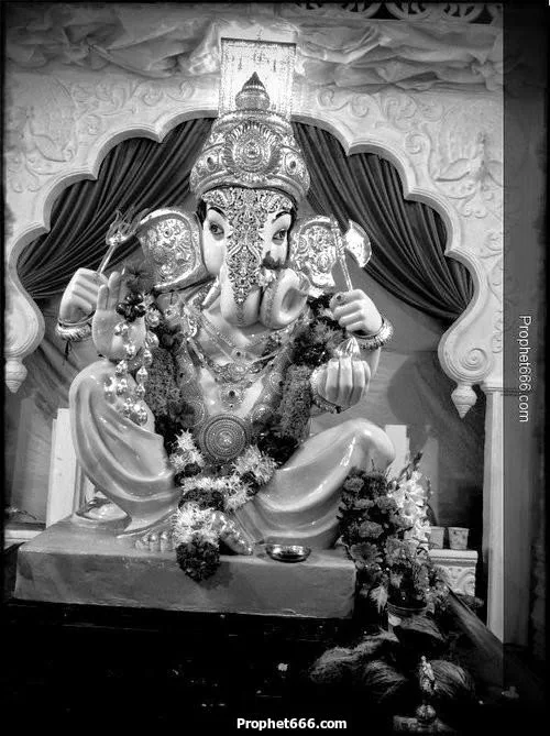 A Ganesha Idol to seek blessings