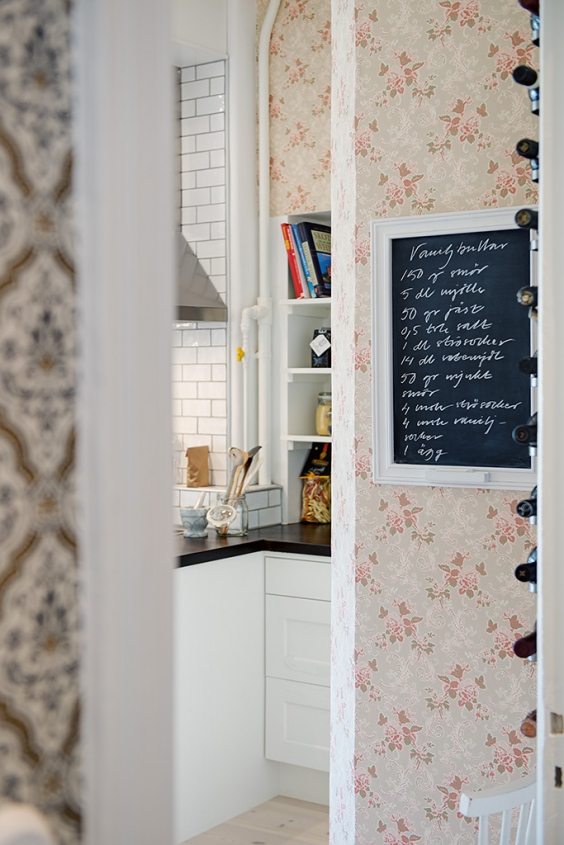 Personalizar pared cocina con papel pintado