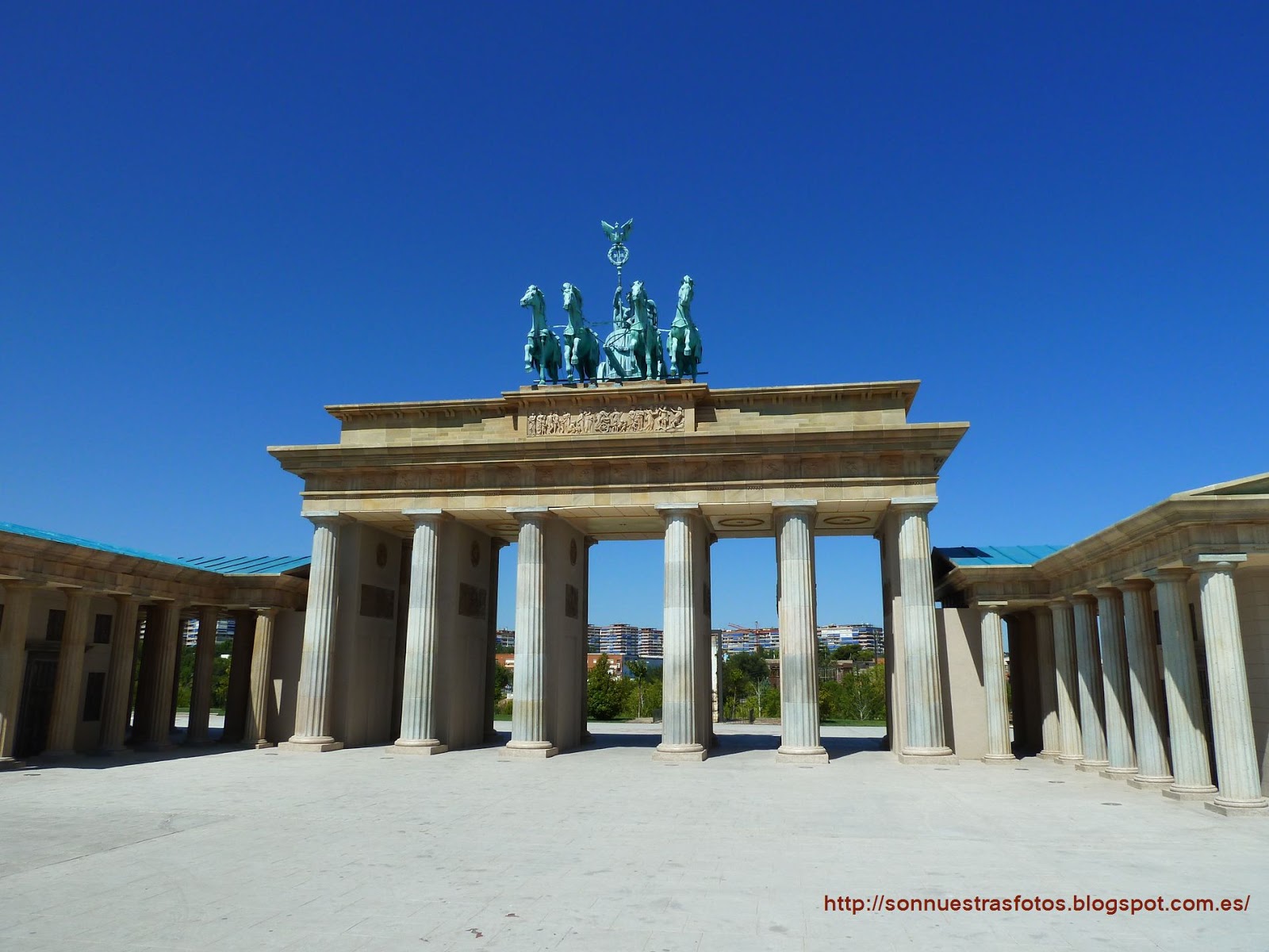 Un Immenso Largo Al Centro Di Berlino