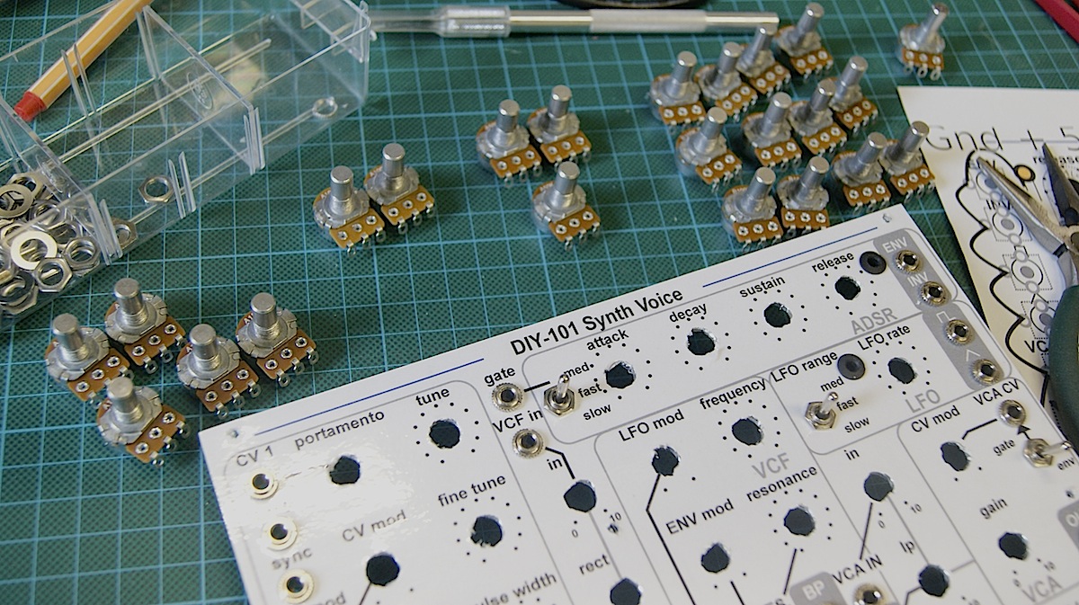 Growing your modular synthesizer for dummies DIY101 synth voice part 1