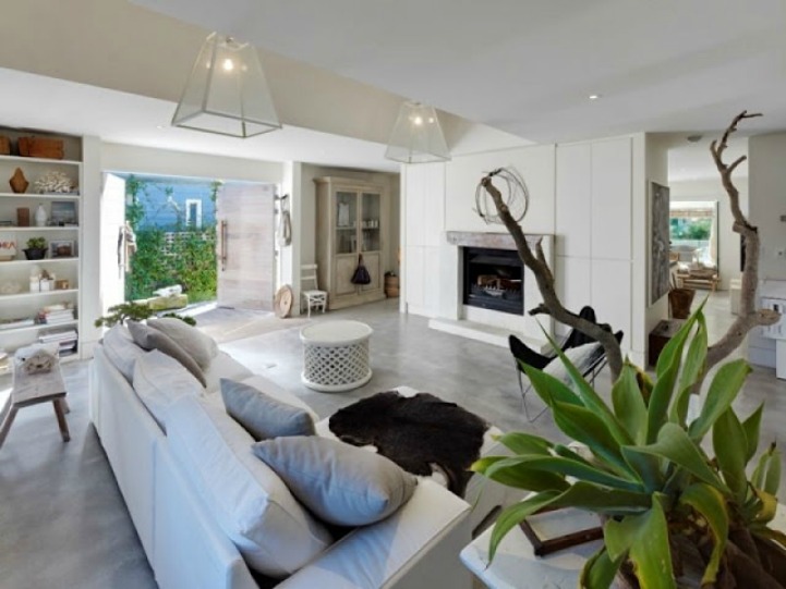 Coastal white slipcover sofa in beahc house family room