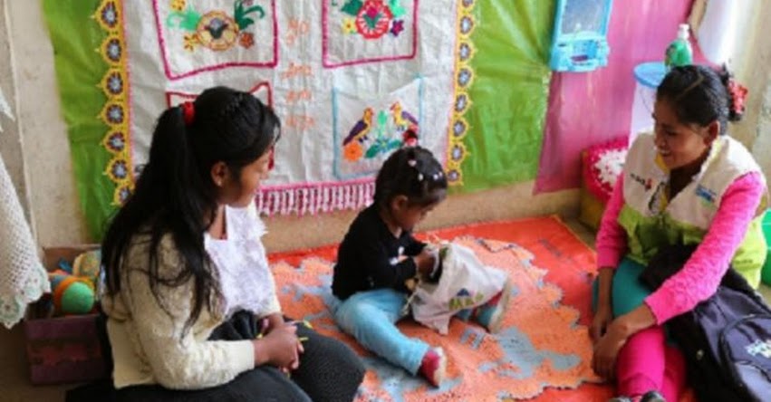 CUNA MÁS: Voluntarios de, programa social orientan a familias de zonas rurales sobre cuidado infantil - www.cunamas.gob.pe CUNA MÁS: Voluntarios de, programa social orientan a familias de zonas rurales sobre cuidado infantil - www.cunamas.gob.pe