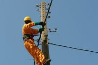 Frequentes cortes de energia causam prejuízos aos comerciantes Frequentes cortes de energia causam prejuízos aos comerciantes